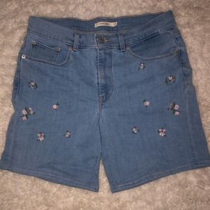 Levis Classic Shorts - image 1